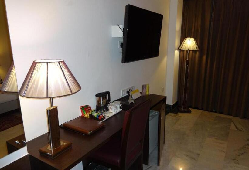 اتاق لوکس, Capitol Residency