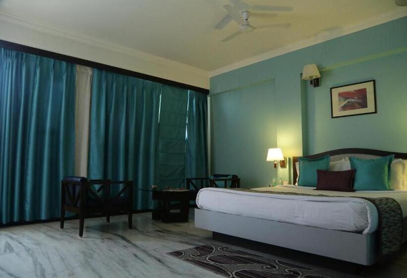 اتاق لوکس, Capitol Residency