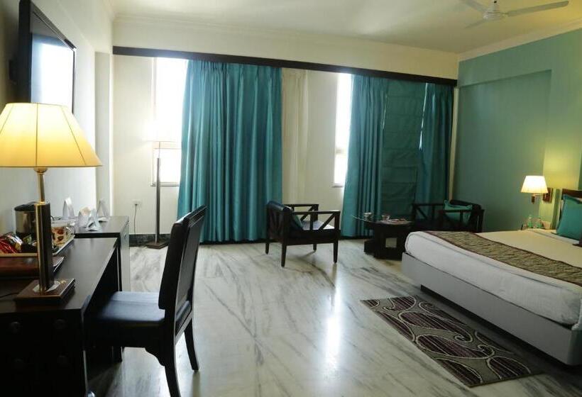 اتاق لوکس, Capitol Residency