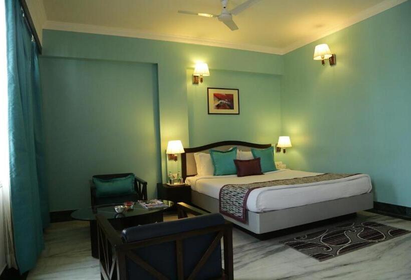 اتاق لوکس, Capitol Residency