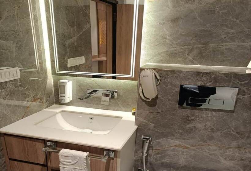 اتاق لوکس, Capitol Residency