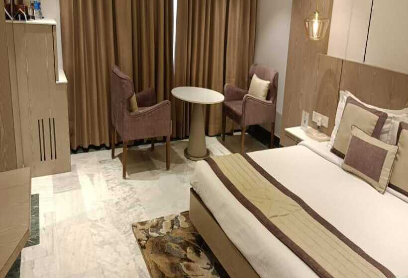 اتاق لوکس, Capitol Residency