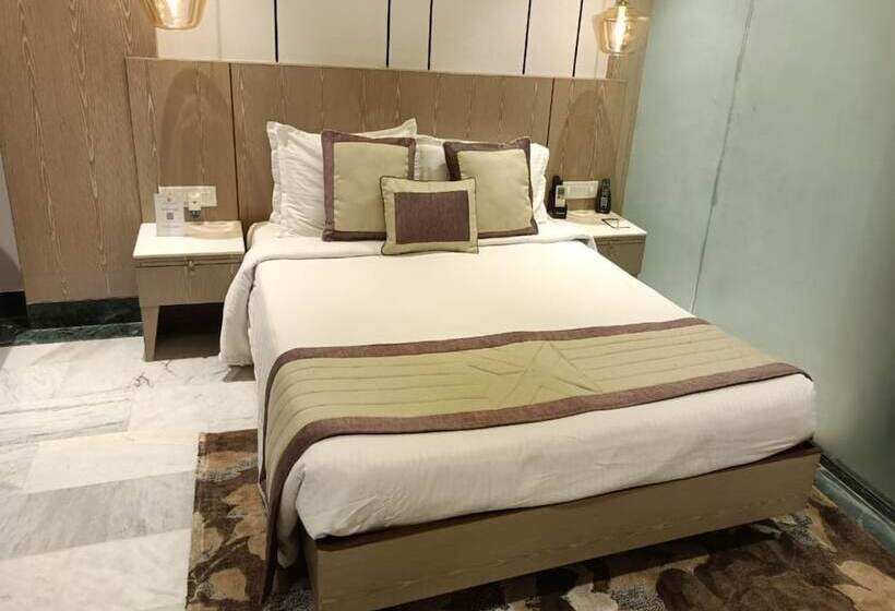 اتاق لوکس, Capitol Residency