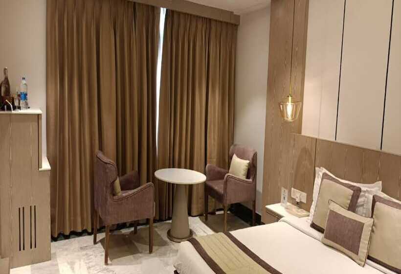 اتاق لوکس, Capitol Residency