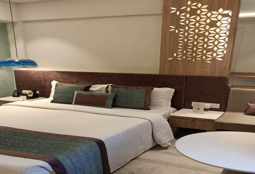 اتاق لوکس, Capitol Residency