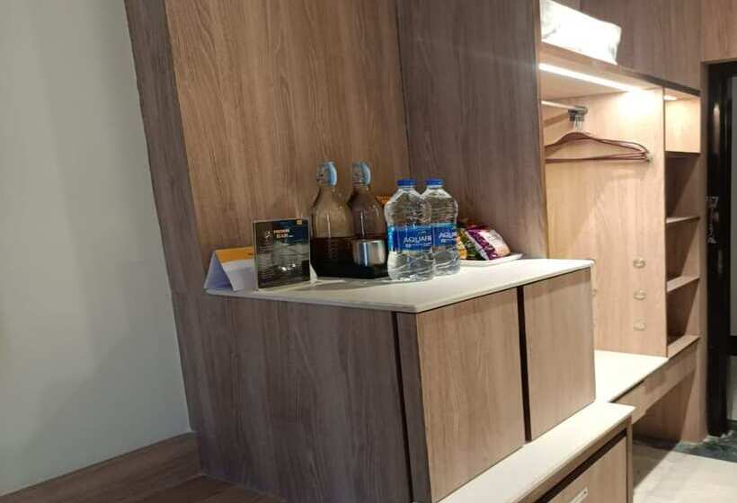 اتاق لوکس, Capitol Residency