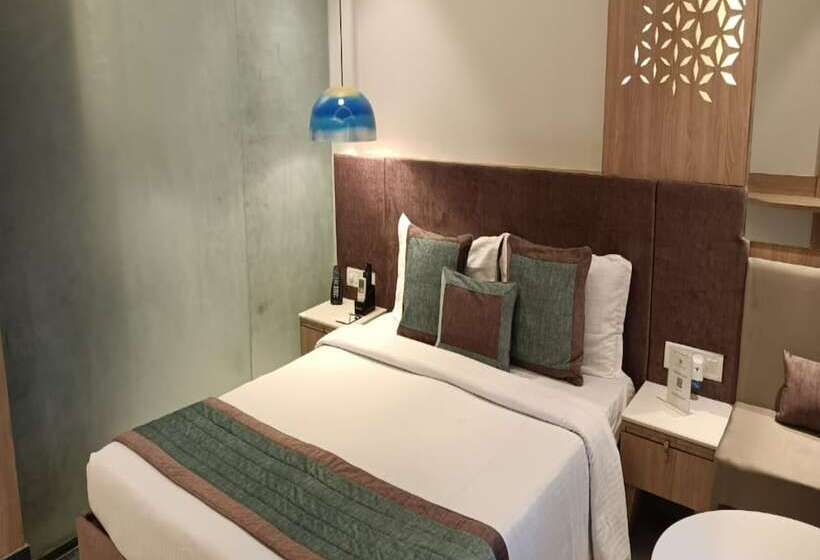 اتاق لوکس, Capitol Residency