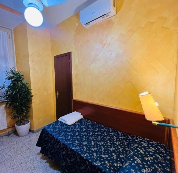 اتاق استاندارد یک نفره, Casali