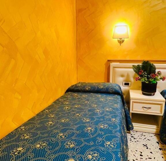 اتاق استاندارد یک نفره, Casali