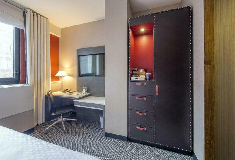 스탠다드 룸 킹사이즈 침대, Four Points By Sheraton Manhattan Midtown West