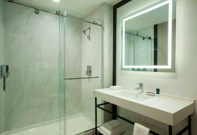 Deluxe-huone King-vuode, Four Points By Sheraton Manhattan Midtown West