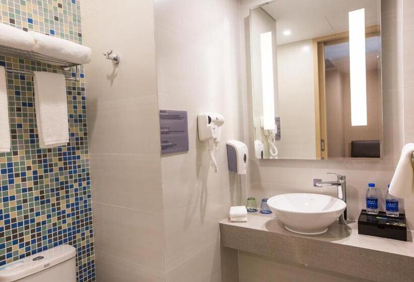 キングサイズベッドのスタンダードルーム, Holiday Inn Express Emei Mountain, An Ihg