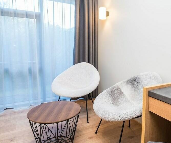 اتاق لوکس, Husafell