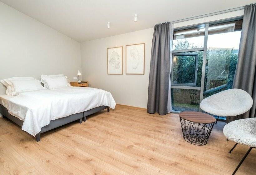 اتاق لوکس, Husafell