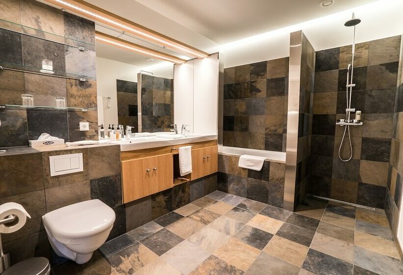 اتاق لوکس, Husafell