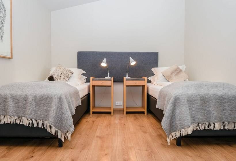 اتاق لوکس, Husafell