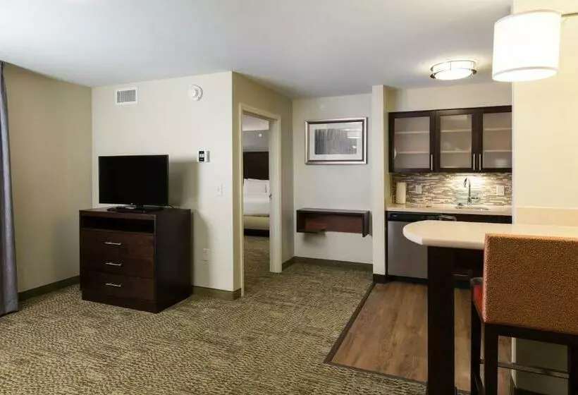 キングサイズベッドのスイートルーム, Staybridge Suites   Columbus Polaris, An Ihg