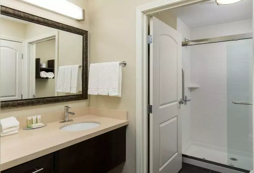 キングサイズベッドのスイートルーム, Staybridge Suites   Columbus Polaris, An Ihg