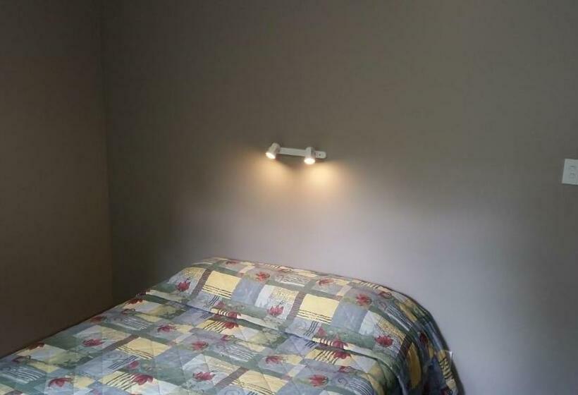 Семейный Номер, Mahoe Motel