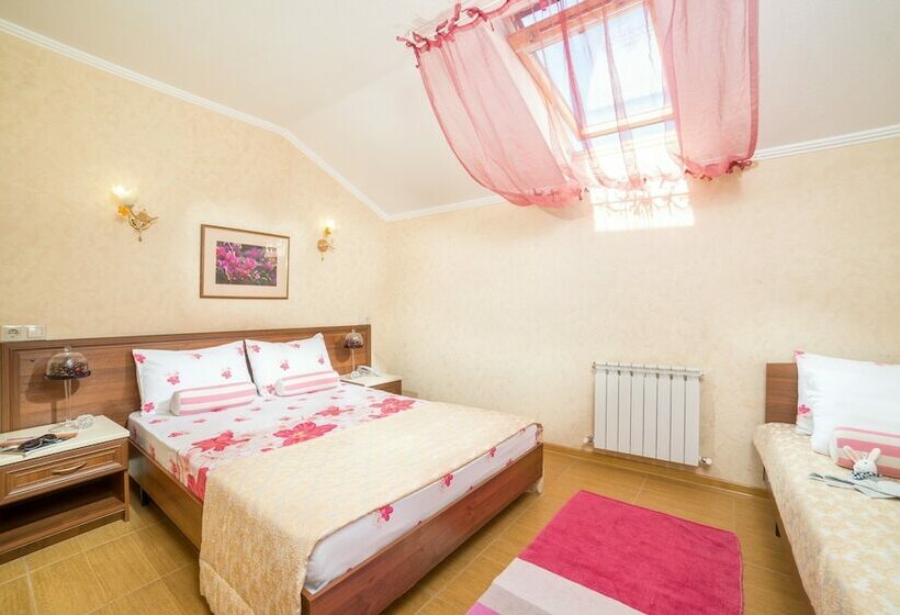 اتاق استاندارد سه نفره, Milotel M+