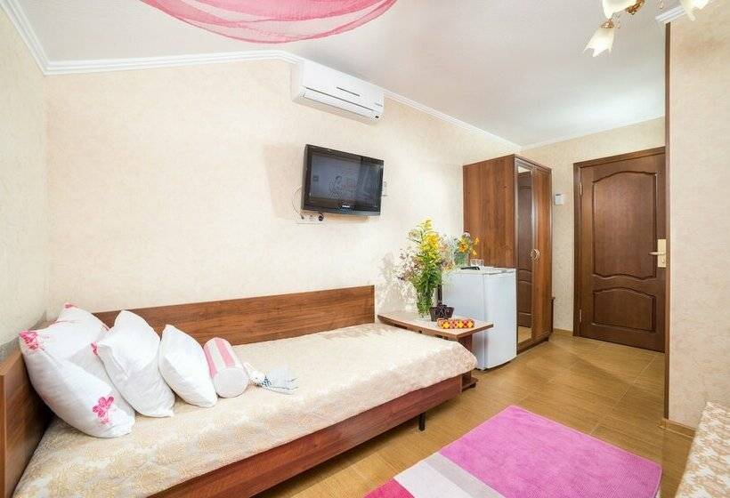 اتاق استاندارد سه نفره, Milotel M+