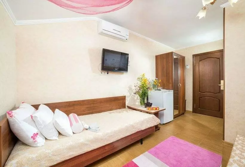 اتاق استاندارد سه نفره, Milotel M+