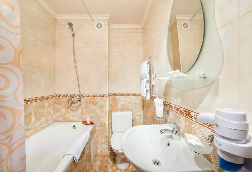 اتاق استاندارد سه نفره, Milotel M+