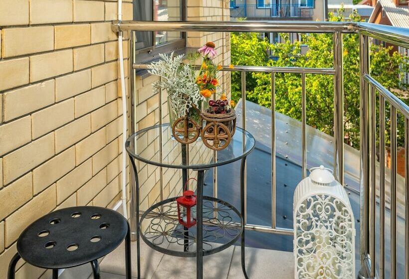 اتاق خانوادگی, Milotel M+