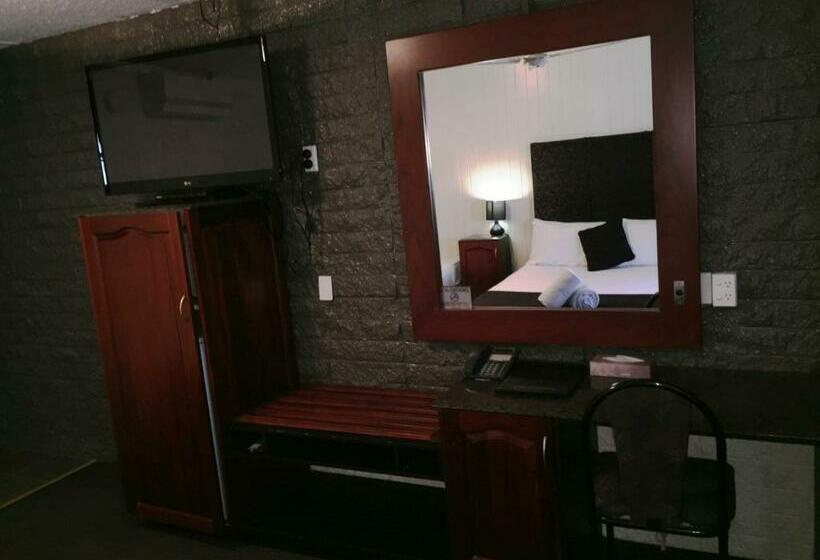 Номер Стандарт, Country Plaza Motor Inn