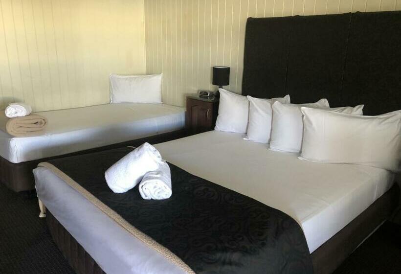 اتاق خانوادگی, Country Plaza Motor Inn