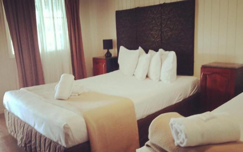 اتاق استاندارد, Country Plaza Motor Inn