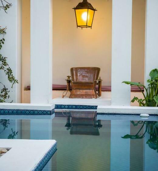 خانه 1 خوابه, Akademie Street Boutique