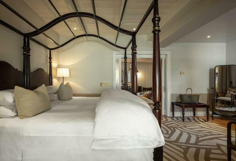 Deluxe Suite King Bed, Akademie Street Boutique