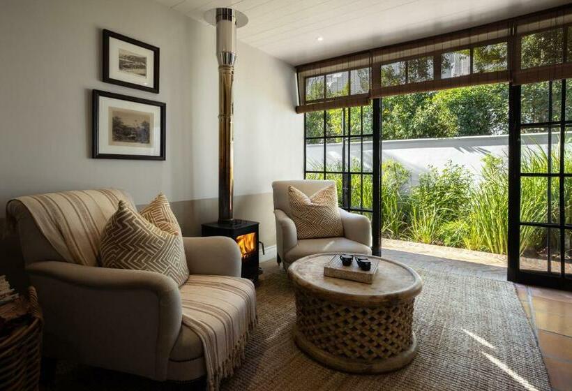 Deluxe Suite King Bed, Akademie Street Boutique