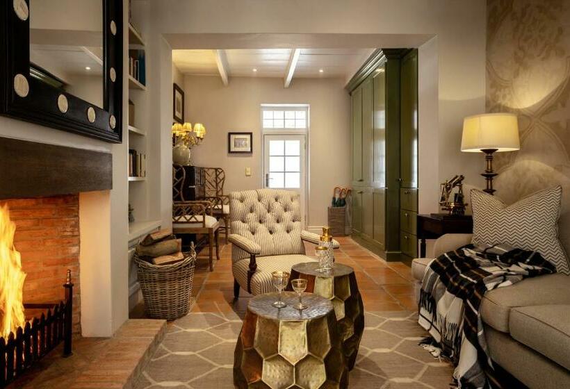 Deluxe Suite King Bed, Akademie Street Boutique