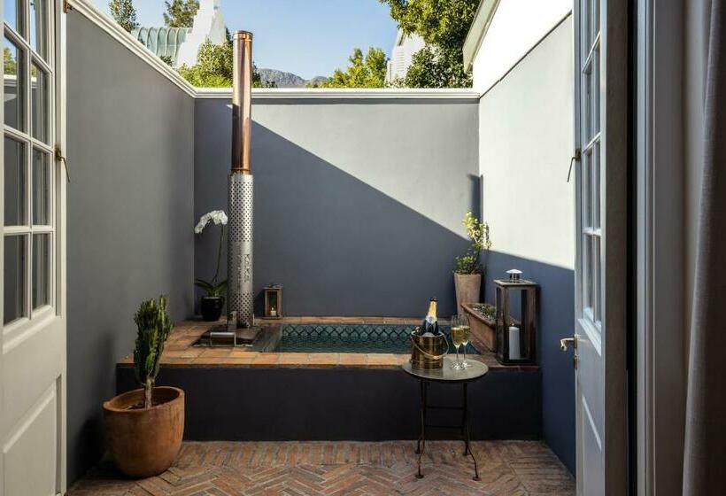 Deluxe Suite King Bed, Akademie Street Boutique