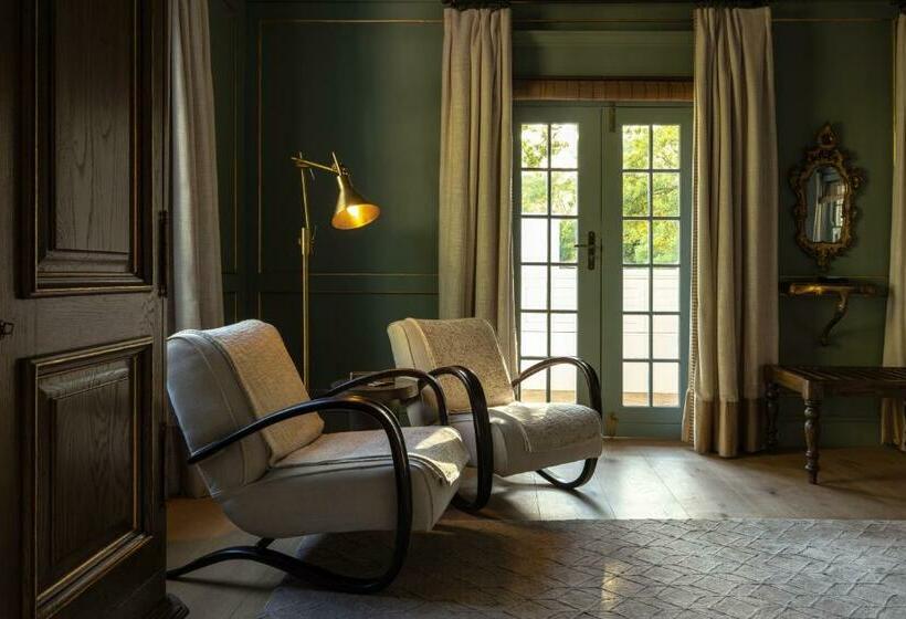 سوییت, Akademie Street Boutique