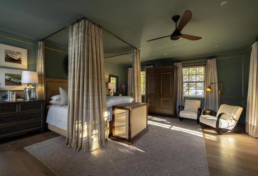 سوییت, Akademie Street Boutique