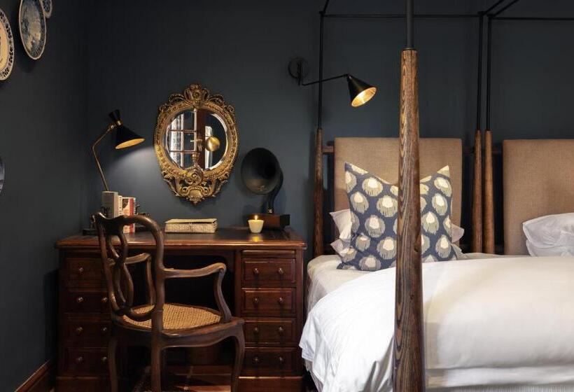 سوییت, Akademie Street Boutique