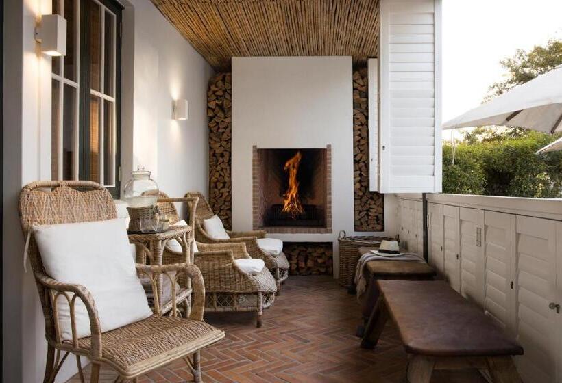 سوییت لوکس, Akademie Street Boutique