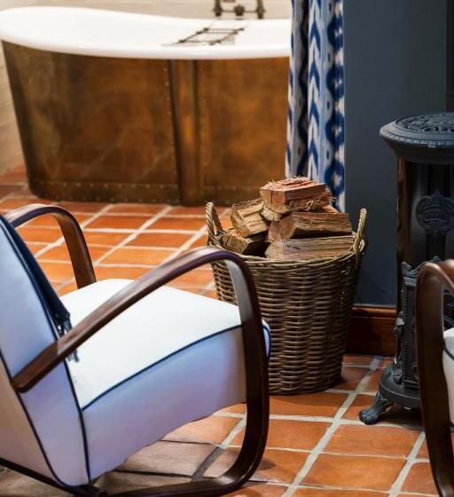 Deluxe Suite King Bed, Akademie Street Boutique