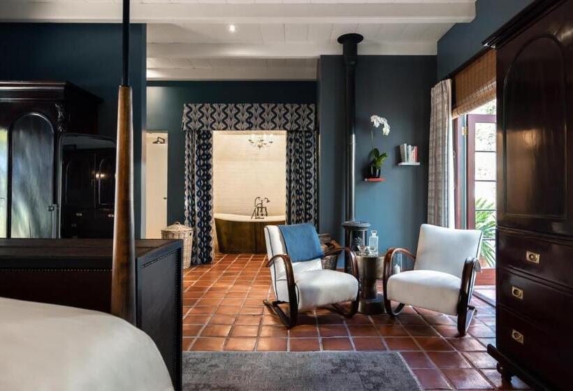 Deluxe Suite King Bed, Akademie Street Boutique