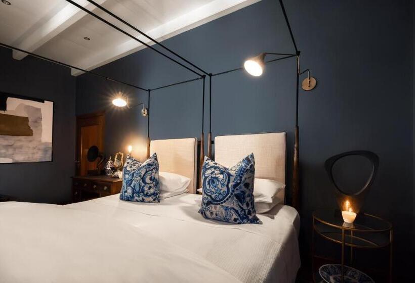 Deluxe Suite King Bed, Akademie Street Boutique