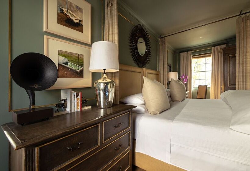 سوییت لوکس, Akademie Street Boutique