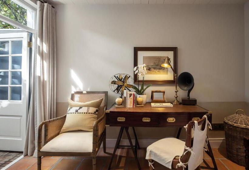 سوییت, Akademie Street Boutique