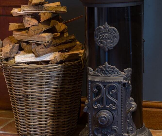 سوییت لوکس, Akademie Street Boutique