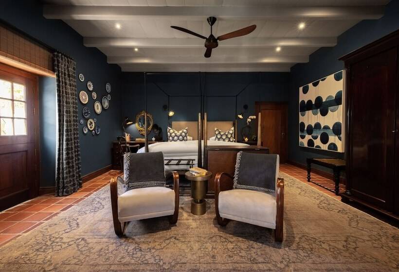 سوییت لوکس, Akademie Street Boutique