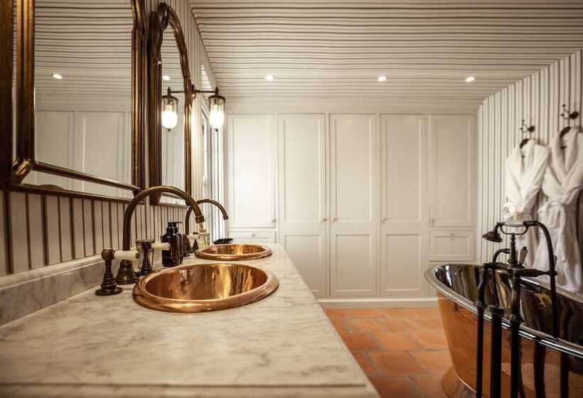 سوییت لوکس, Akademie Street Boutique