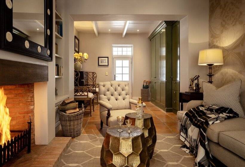 سوییت لوکس, Akademie Street Boutique