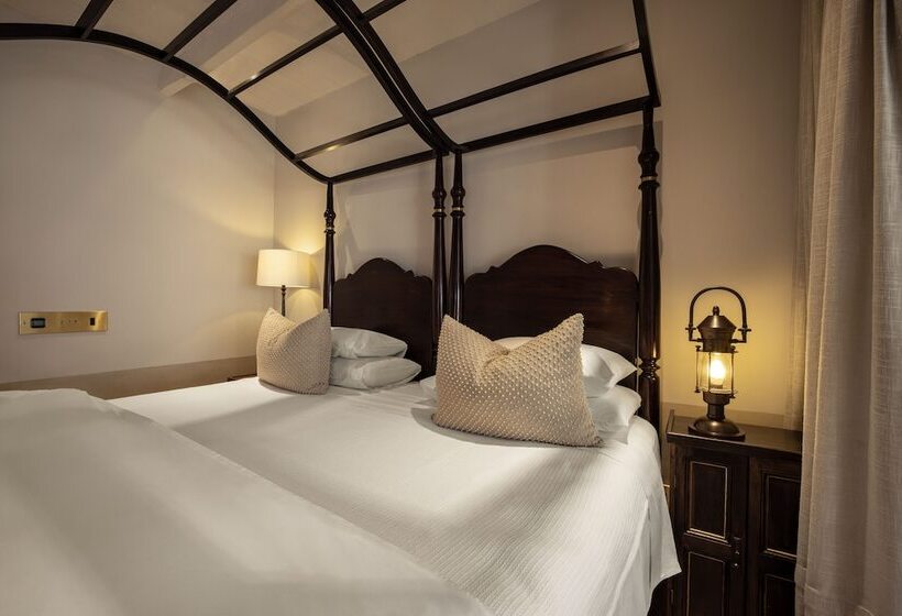 سوییت لوکس, Akademie Street Boutique